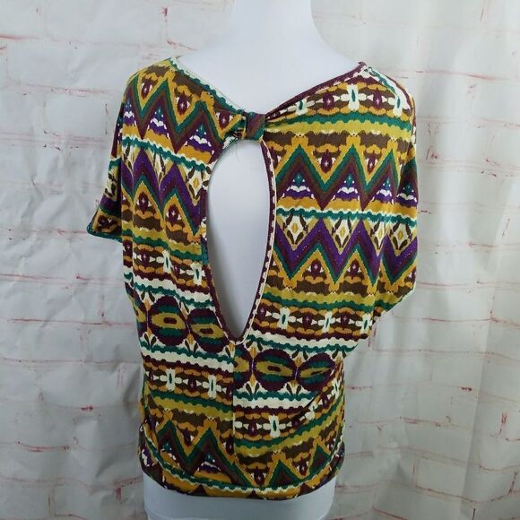 3/$25 Kimchi Blue aztec print top keyhole back L - Picture 5 of 6